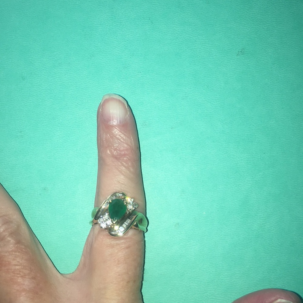 14k emerald and diamond ring
